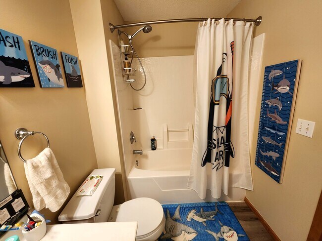 Building Photo - 862 Princeton Ave