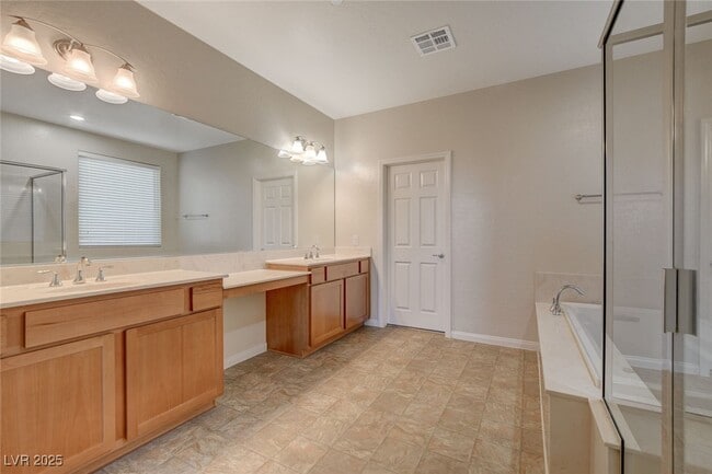Building Photo - 484 Punto Vallata Dr