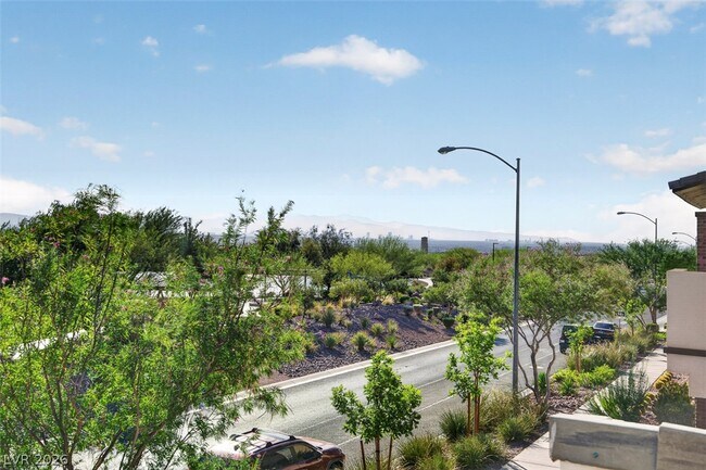 Building Photo - 1100 E Sunset Rd