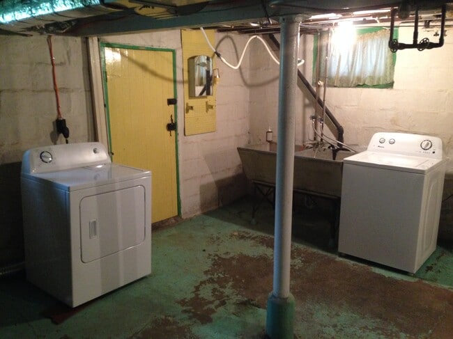 Building Photo - 435 Eureka St