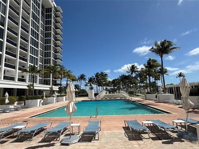 Building Photo - 10275 Collins Ave