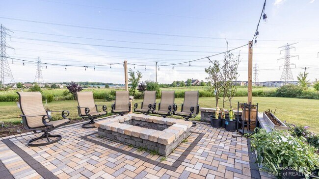 Building Photo - 815 Atherstone Dr