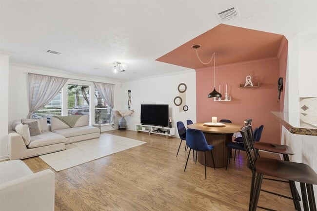 Building Photo - 1923 Bailey St