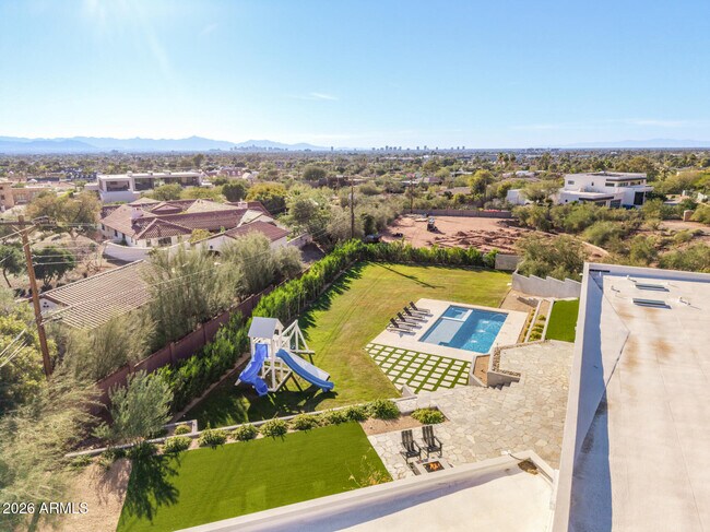 Building Photo - 4905 E White Gates Dr