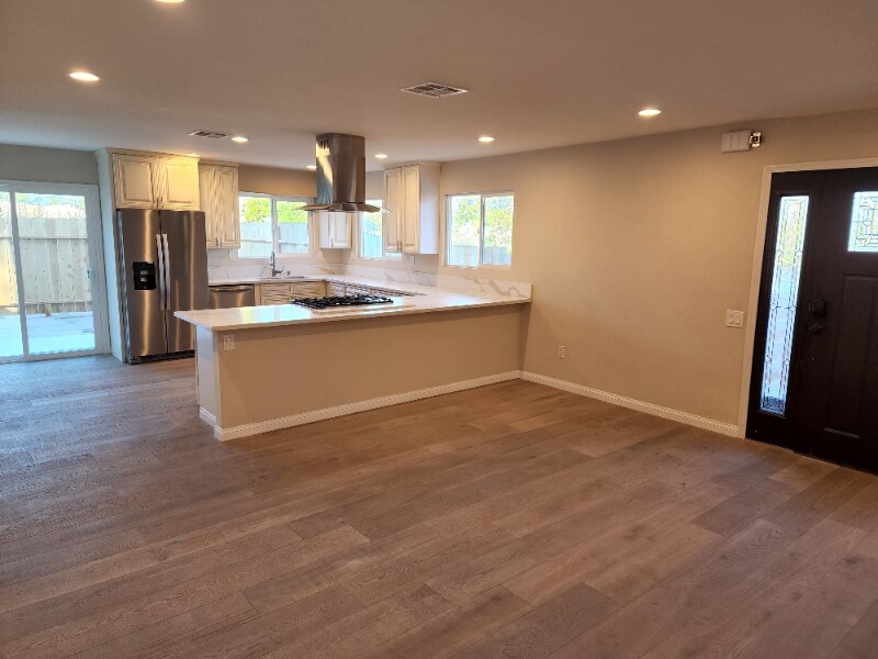 Building Photo - 8580 Golden Ridge Rd