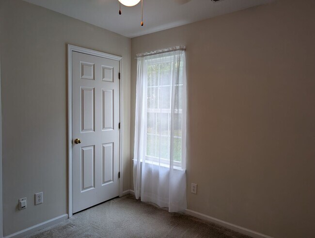 Building Photo - Beautiful ranch Style home located in the ...