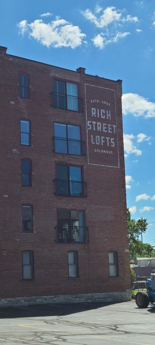 Building Photo - 432 E Rich St