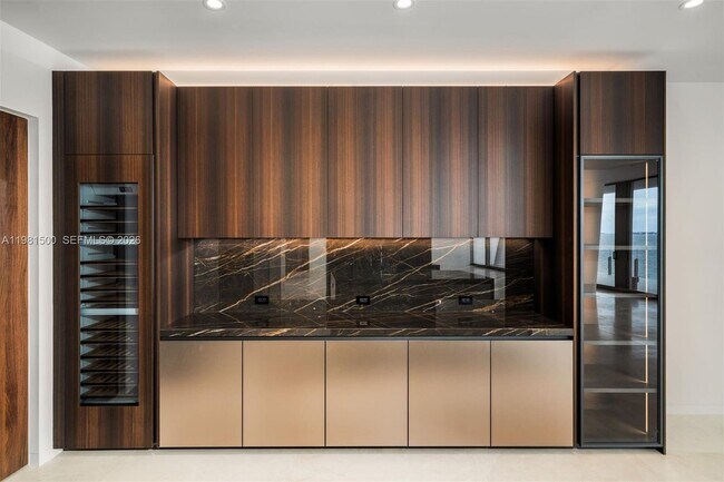 Building Photo - 5 Grove Isle Dr