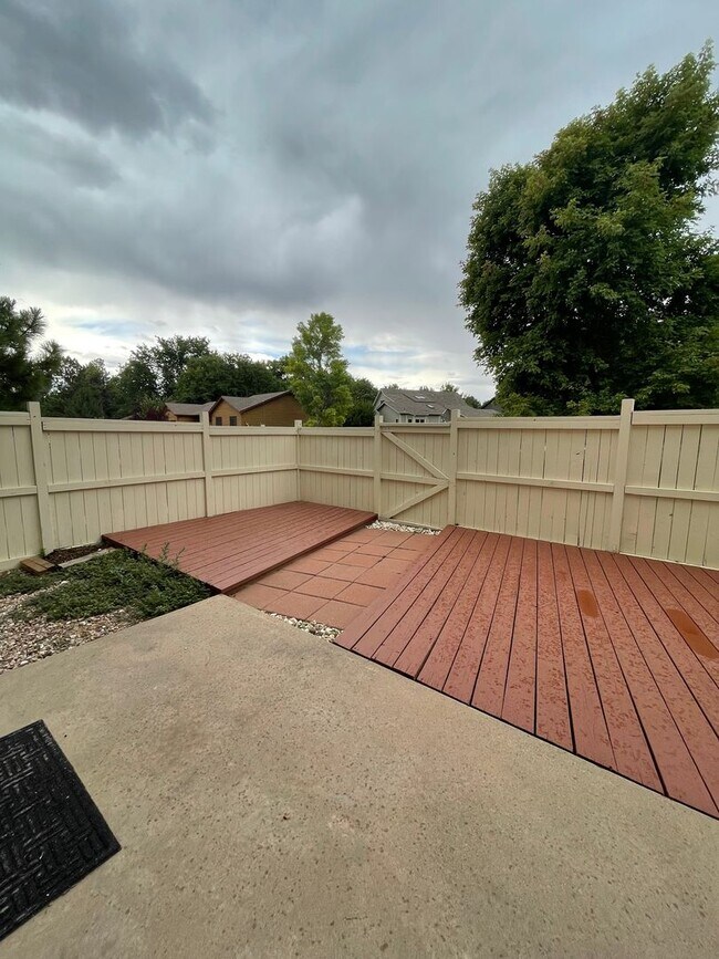 Building Photo - Charming Midtown Duplex