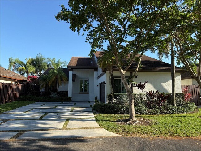Building Photo - 14853 SW 42nd Ln