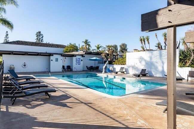 Building Photo - 919 La Fiesta Ct