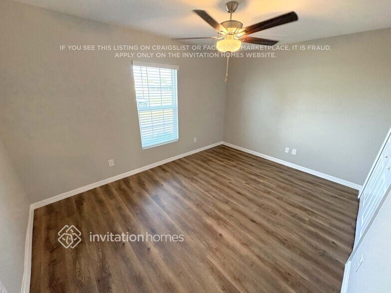 Building Photo - 25061 Doredo Dr