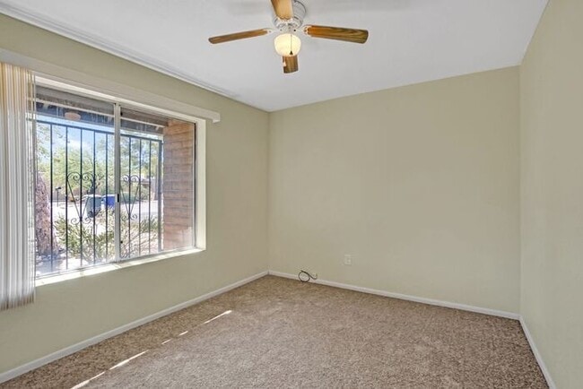 Building Photo - Vaulted Elegance in Old Spanish Trail