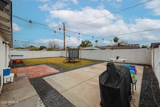 Building Photo - 3520 E Ludlow Dr