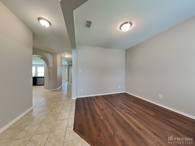Building Photo - 125 Creek Terrace Dr