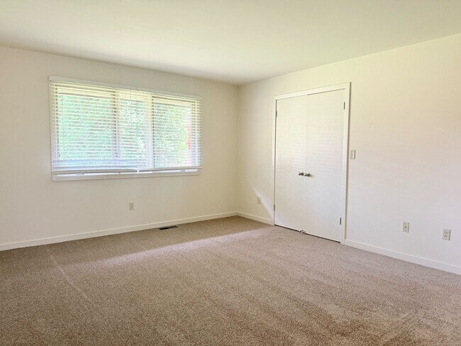 Building Photo - 105 Montoya Dr