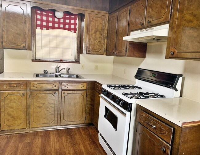 Building Photo - 8006 Hobbs Dr