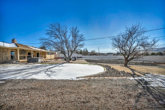 Building Photo - FULLY FURNISHED MOUNTAIN VIEW RETREAT with HOT TUB, RV PARKING & NO HOA