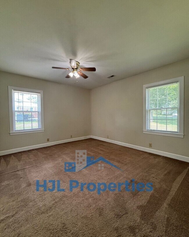 Building Photo - 131 McGavock Pk