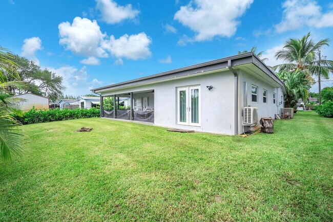 Building Photo - 4521 SW 34th Dr