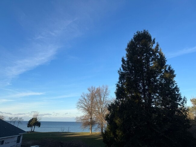 Building Photo - Renovated Spectacular Lakefront Carriage H...