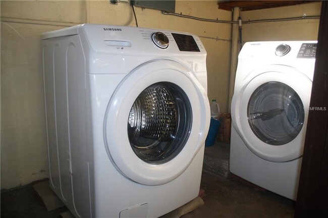 Building Photo - 6002 Lords Ave