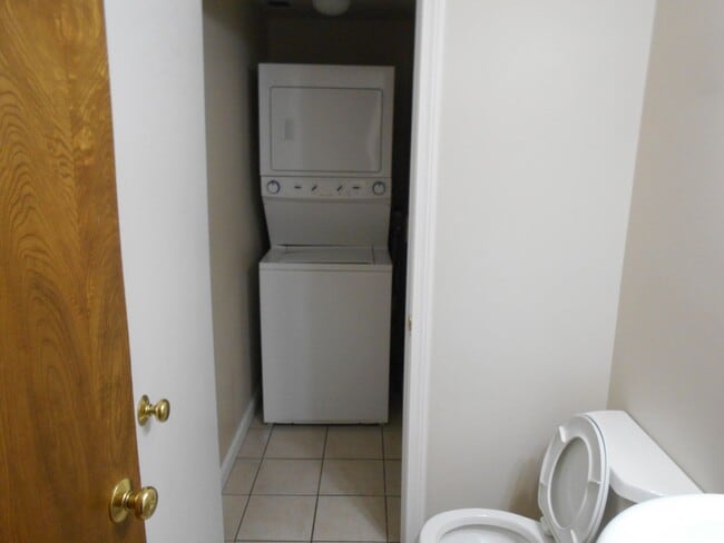 Building Photo - Derry Townhouse for Rent- 2 Bedrooms + Loft!  Available Nov 15!