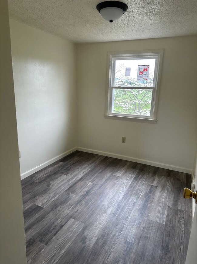 Building Photo - Bellefonte 3 bedroom townhouse available July!