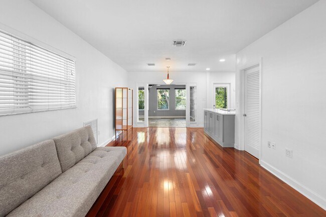 Building Photo - 3623 Chelsea St