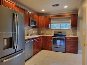 Building Photo - 30 NE 56th St