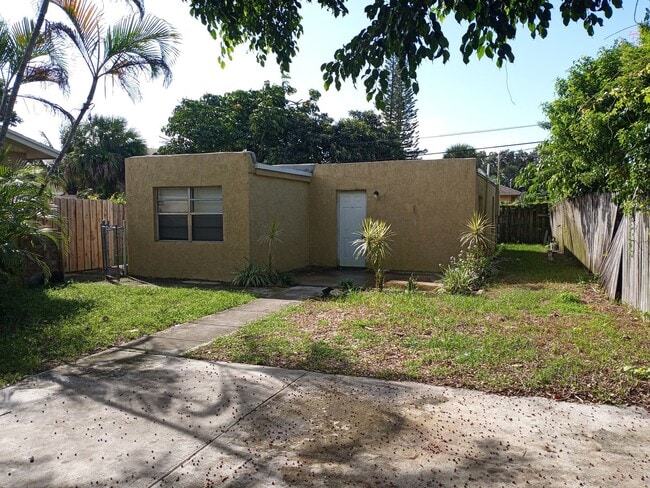 Primary Photo - Come see this 2/1 with no Hoa