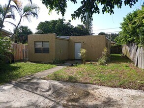 Building Photo - Come see this 2/1 with no Hoa