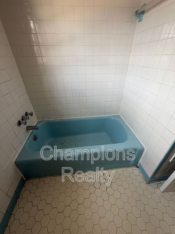 Building Photo - 3122 Baldwin St