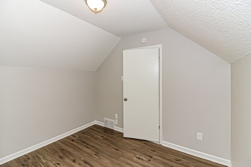 Building Photo - 938 Pheasant Hollow Dr