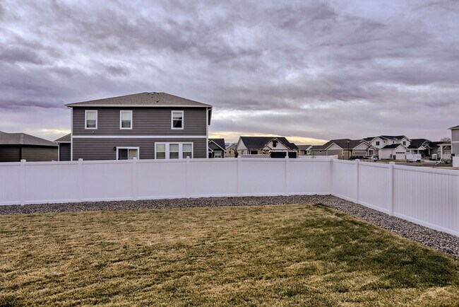 Building Photo - 4 Bedroom home in Windsor