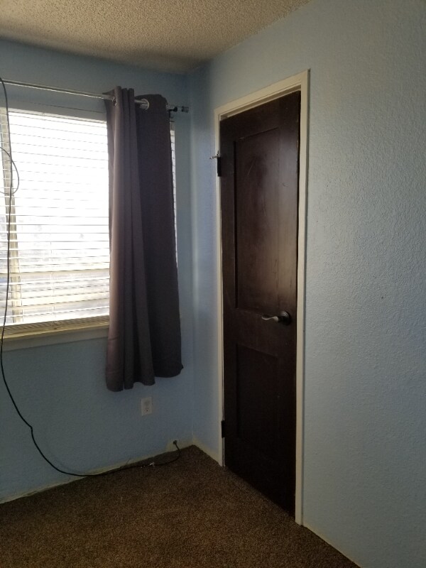 Building Photo - 1412 E 9th St