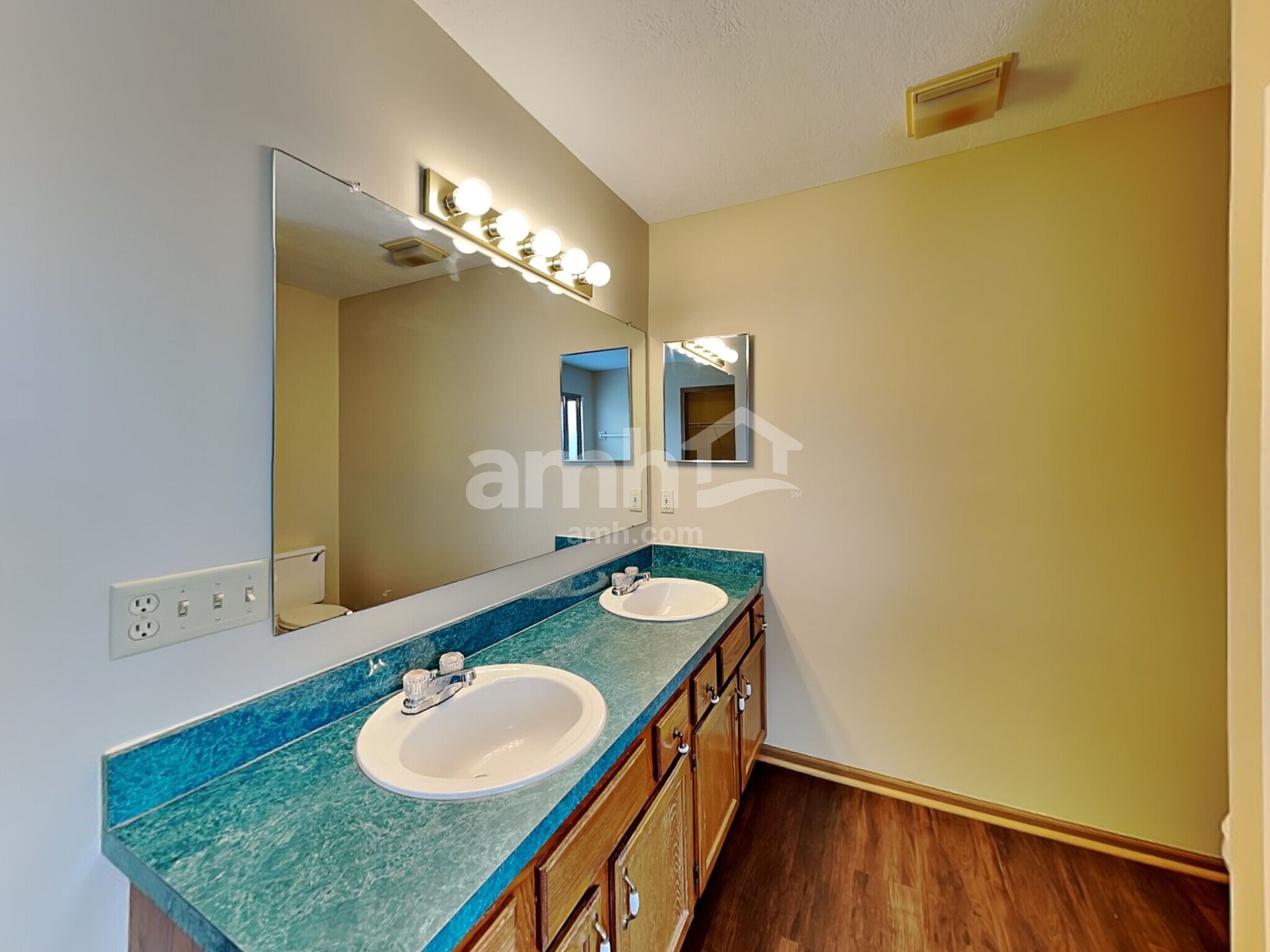 Building Photo - 3437 Oak Bend Blvd