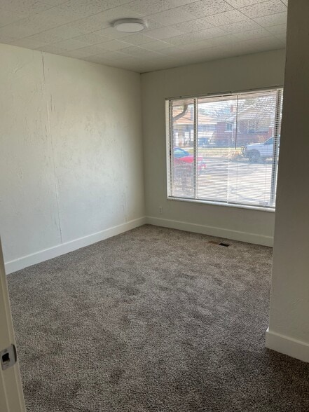 Building Photo - 553 E Emerson Ave