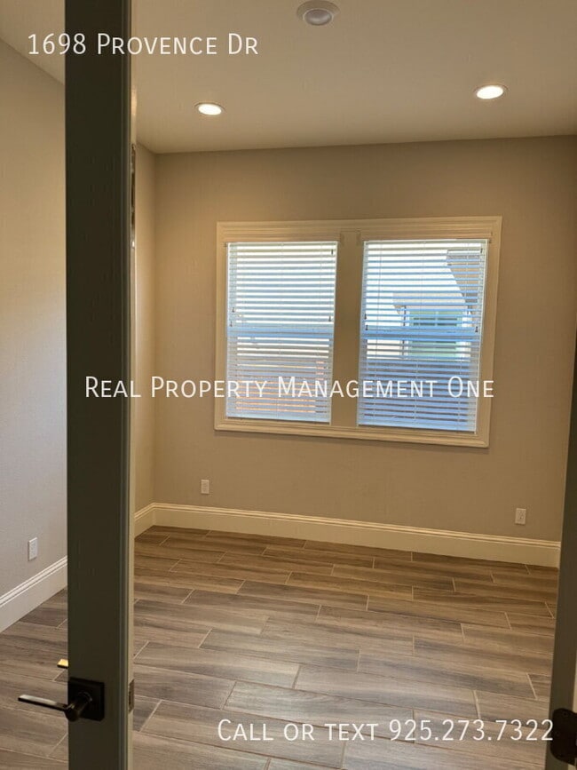 Building Photo - 1698 Provence Ln