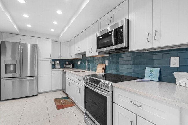 Building Photo - 3460 S Ocean Blvd