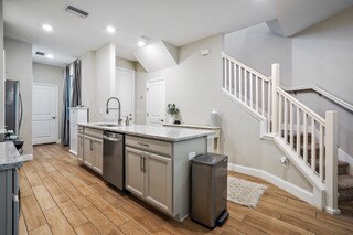 Building Photo - Like New Townhome in Heritage Oaks!