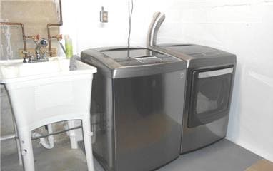 Building Photo - 2810 Rosemary Ln