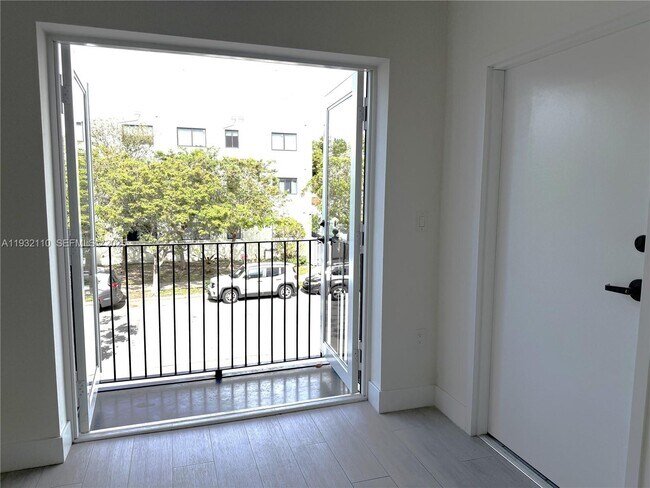 Building Photo - 1786 SW 9th St