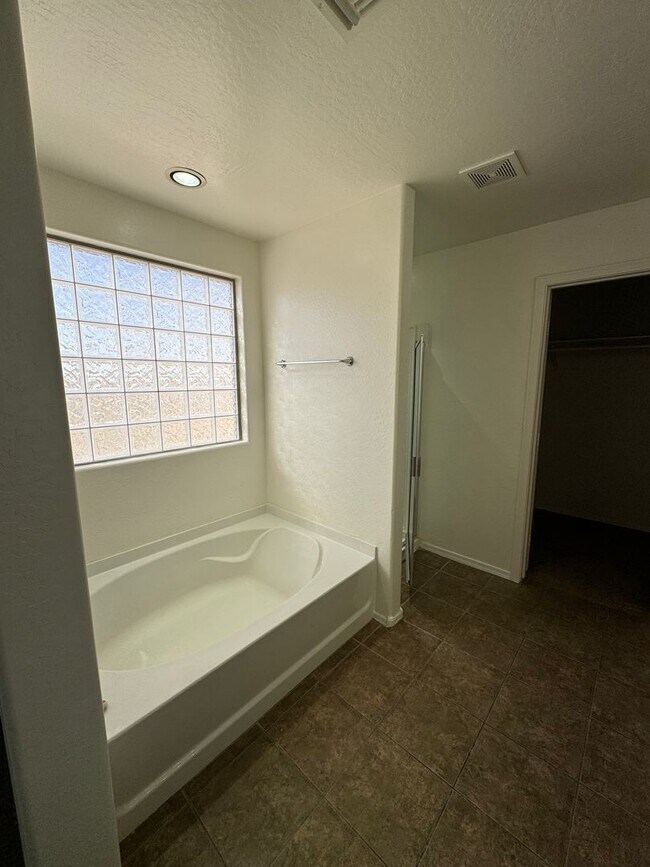 Building Photo - 6412 S 71st Dr