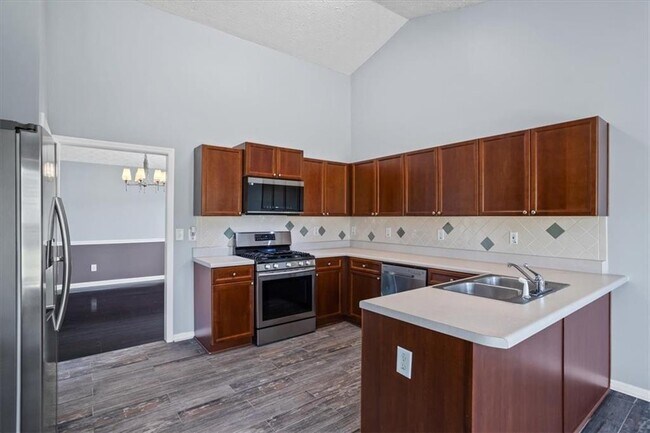 Building Photo - 2615 Snowcrest Pl
