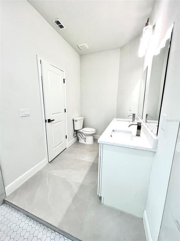 Building Photo - 5 Fisher Pl Dr