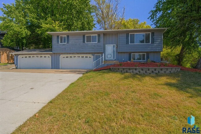 Primary Photo - 4504 S Cliff Ave