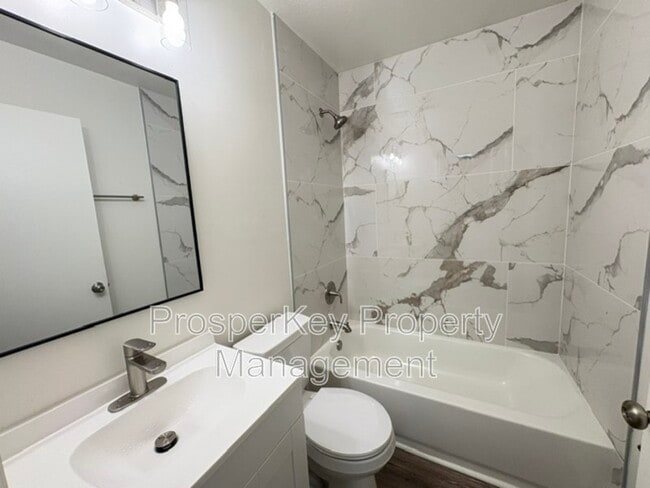 Building Photo - 2127 Wellborn Dr