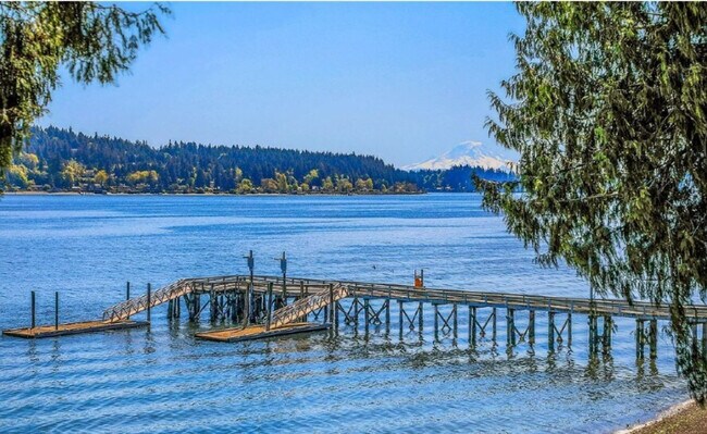 Building Photo - 5627 Illahee Road NE