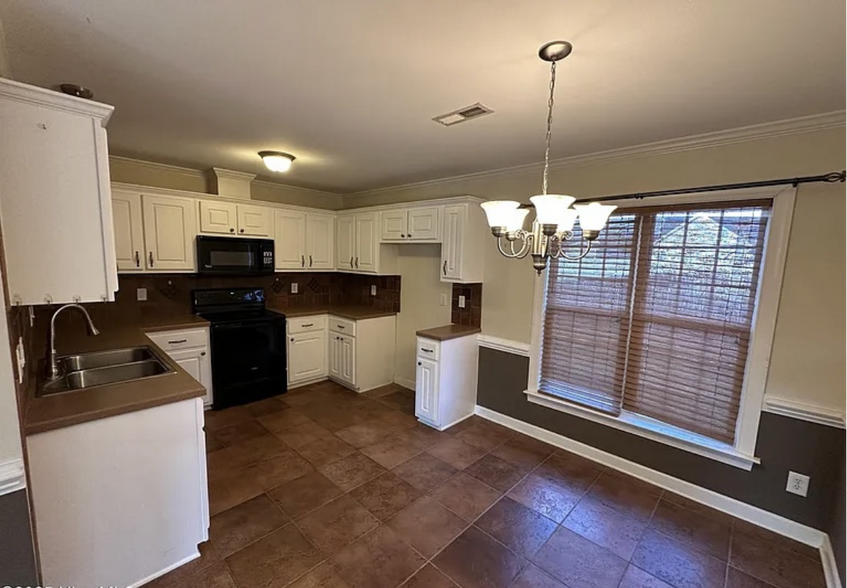 Building Photo - 1229 Ashmoor Ln